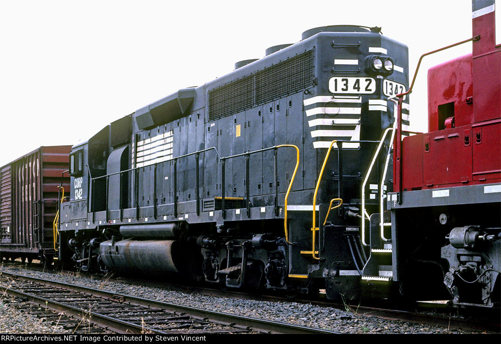 Central Oregon & Pacific GP40 CORP #1342